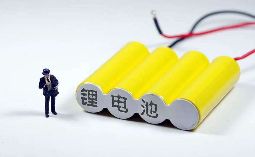 Who says the pattern of lithium battery manufacturers is small?