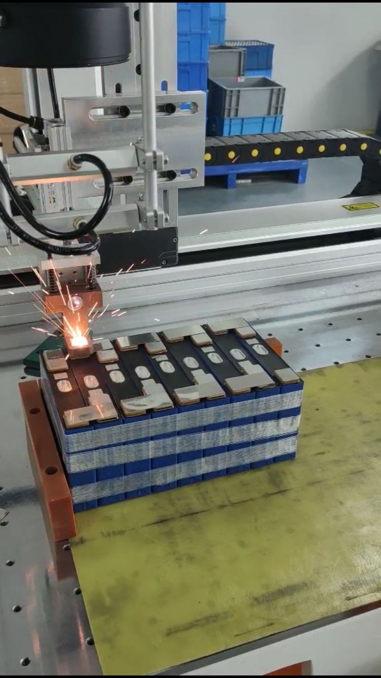 Compared with the traditional welding process, the advantages of laser welding machine
